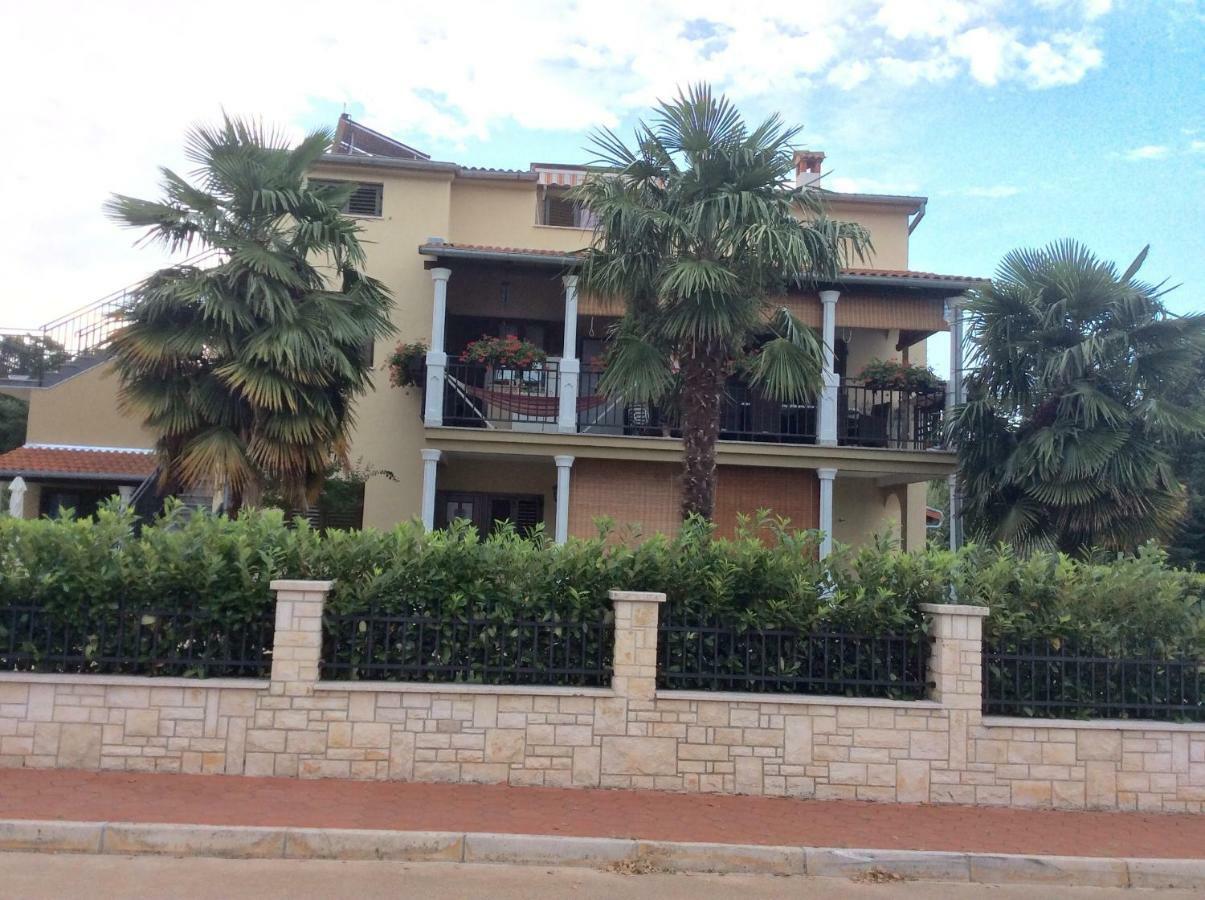 Apartments Pilic Rosini Екстер'єр фото