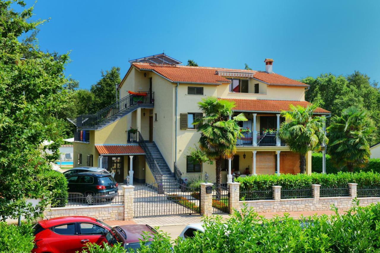 Apartments Pilic Rosini Екстер'єр фото