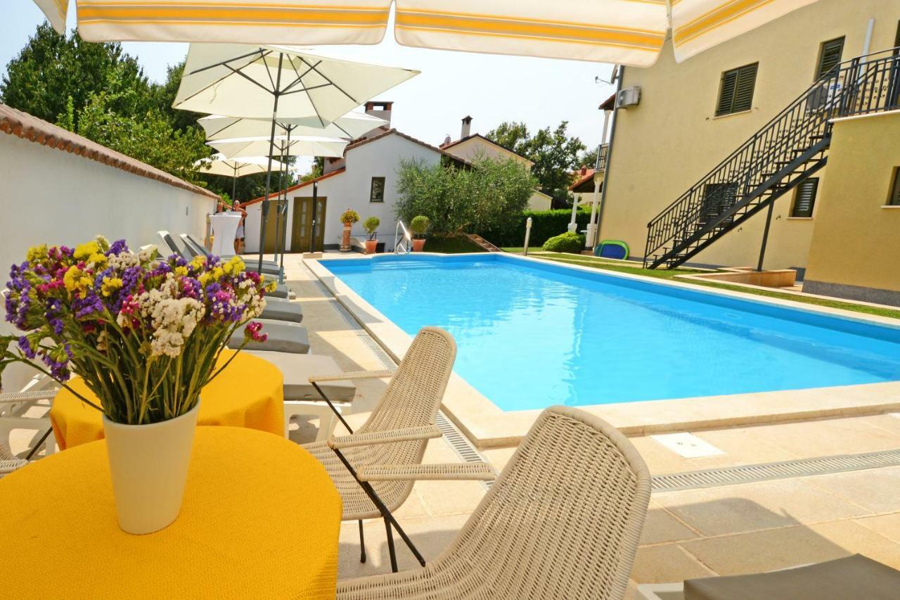 Apartments Pilic Rosini Екстер'єр фото